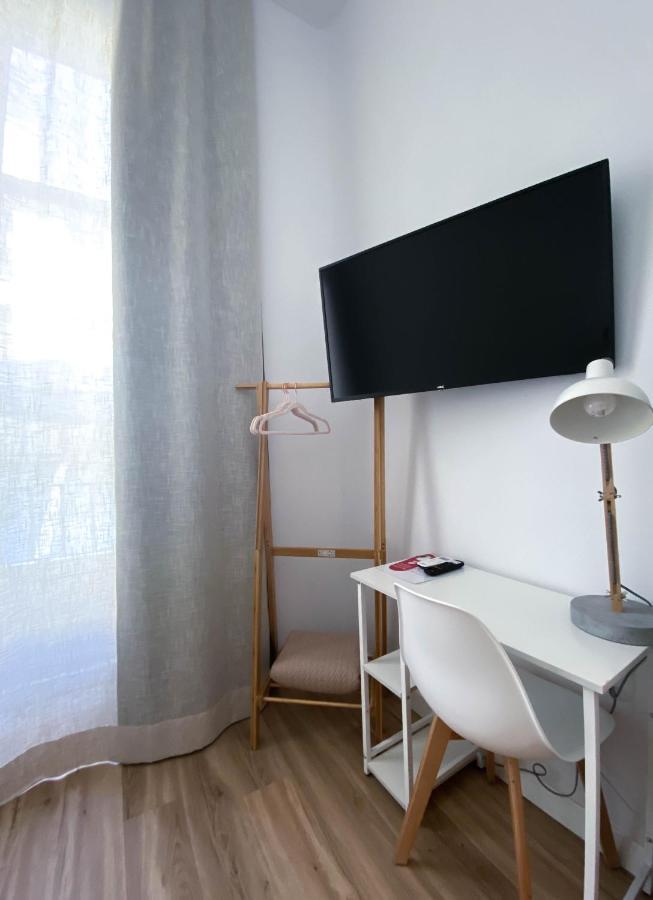 Hostal Andrea Sol Madrid Exterior photo