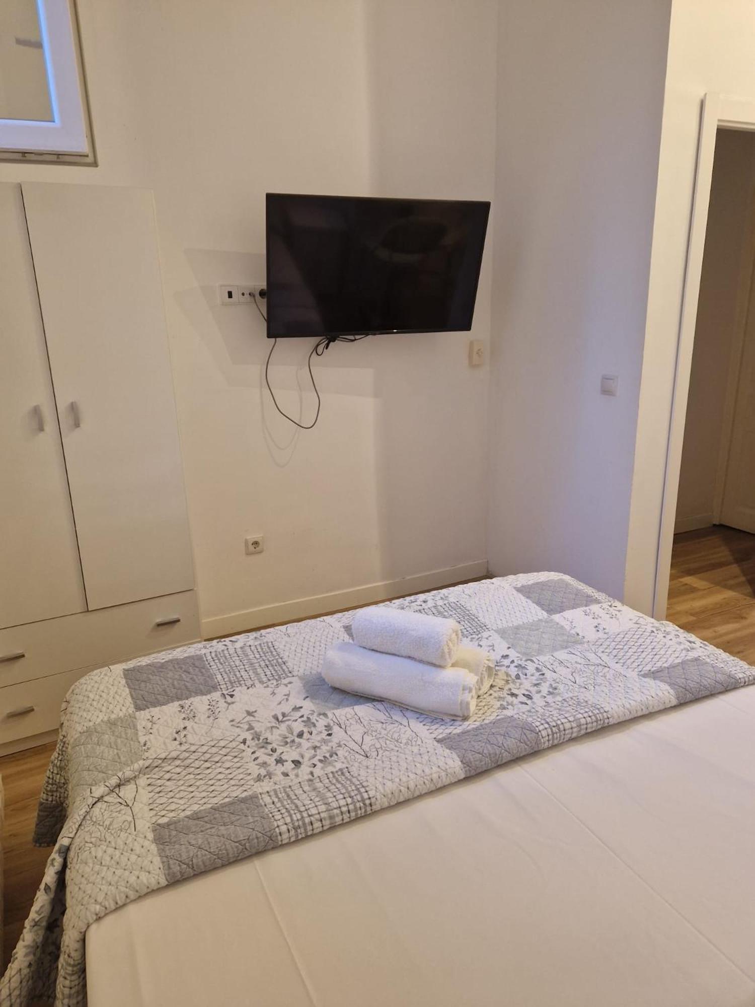 Hostal Andrea Sol Madrid Exterior photo